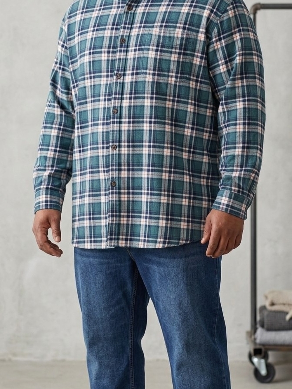 St. John's Bay Men's Teal, Navy & White Plaid Button-Up Shirt. Size 4XL. MS 11